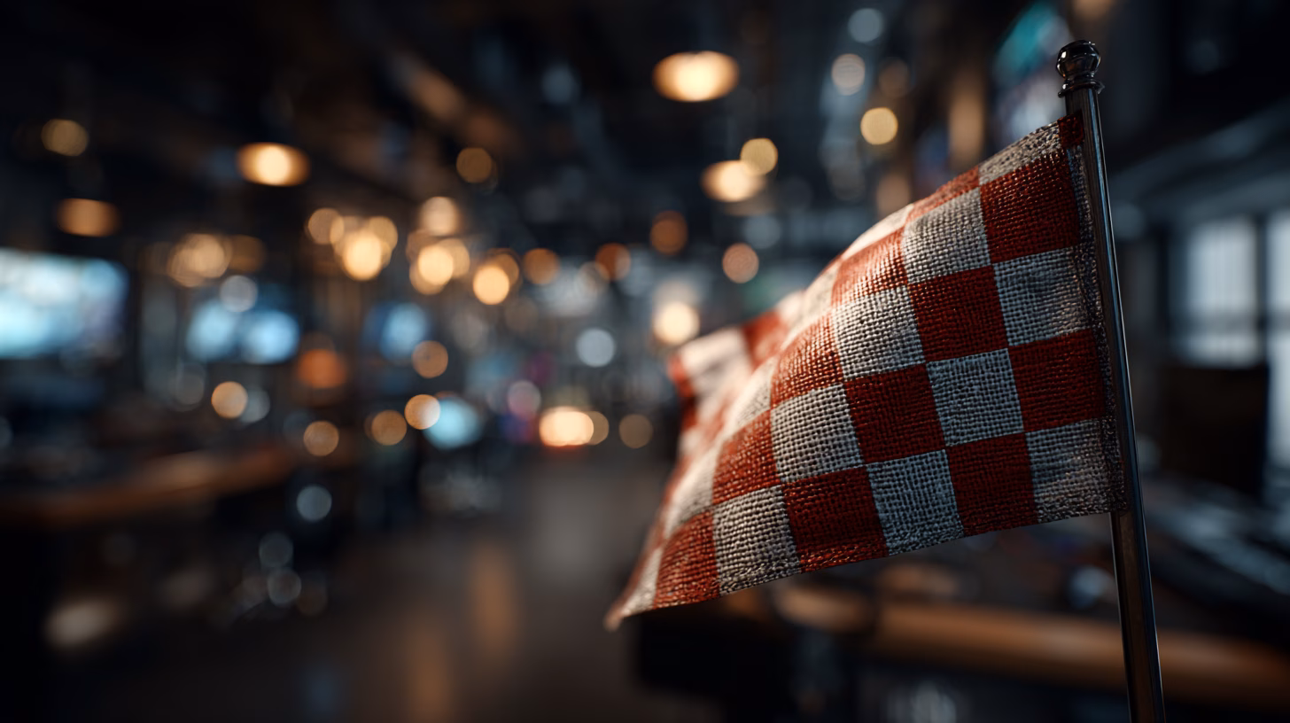 Traditionele vlag naast digitaal paneel